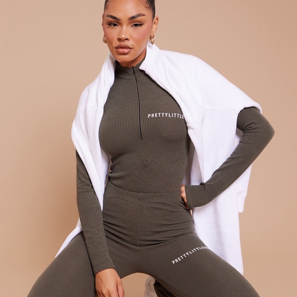 PRETTYLITTLETHING Khaki Crinkle Rib Half Zip Bodysuit